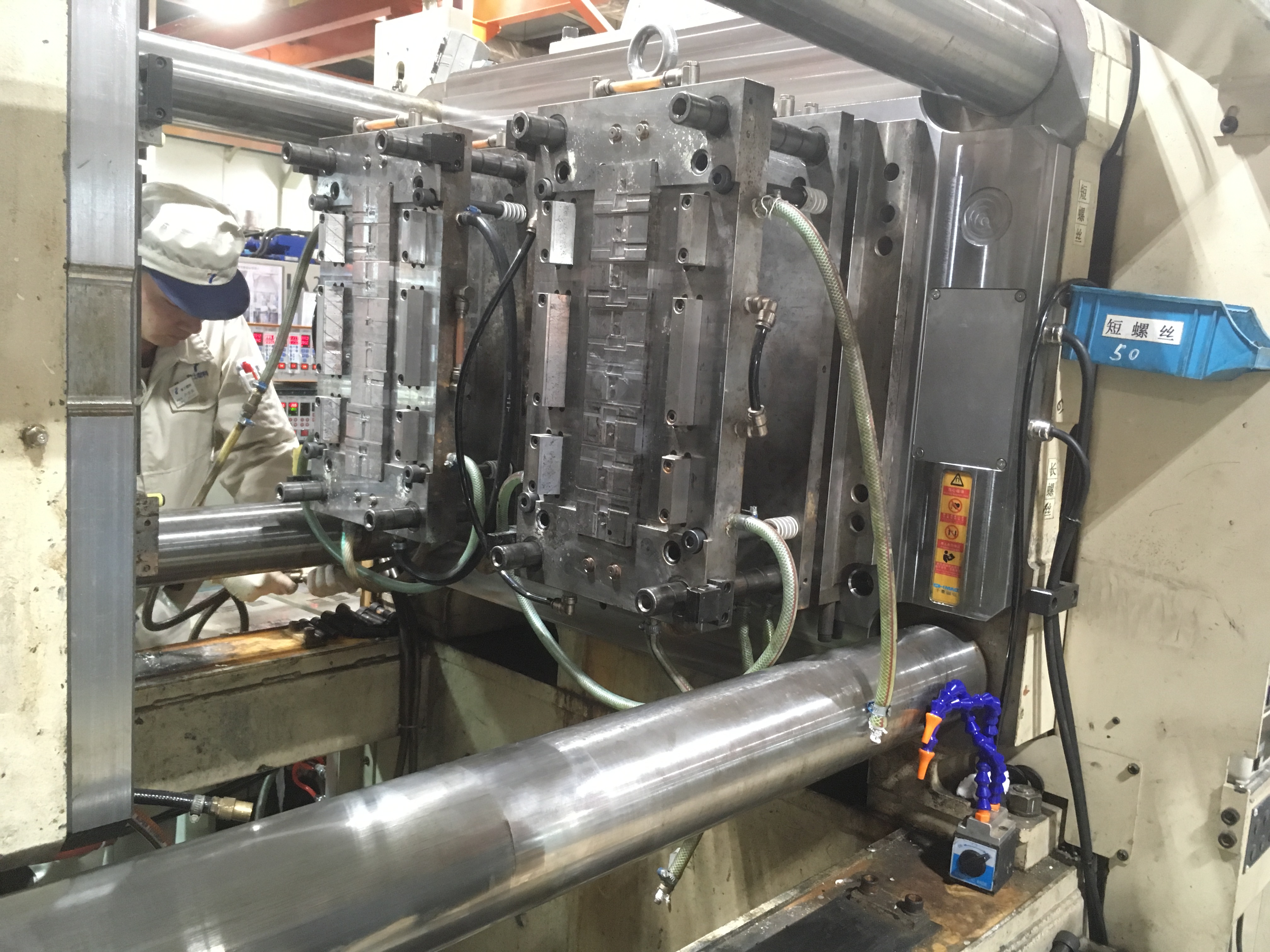 雙色注塑機快速換模系統(tǒng)