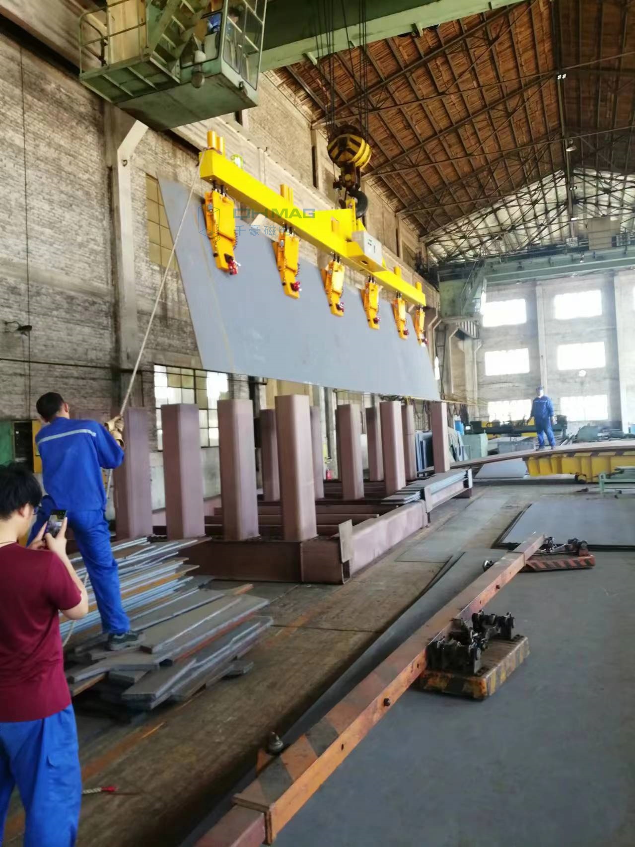 豎著吊鋼板，側(cè)吊鋼板，千豪電永磁吊具