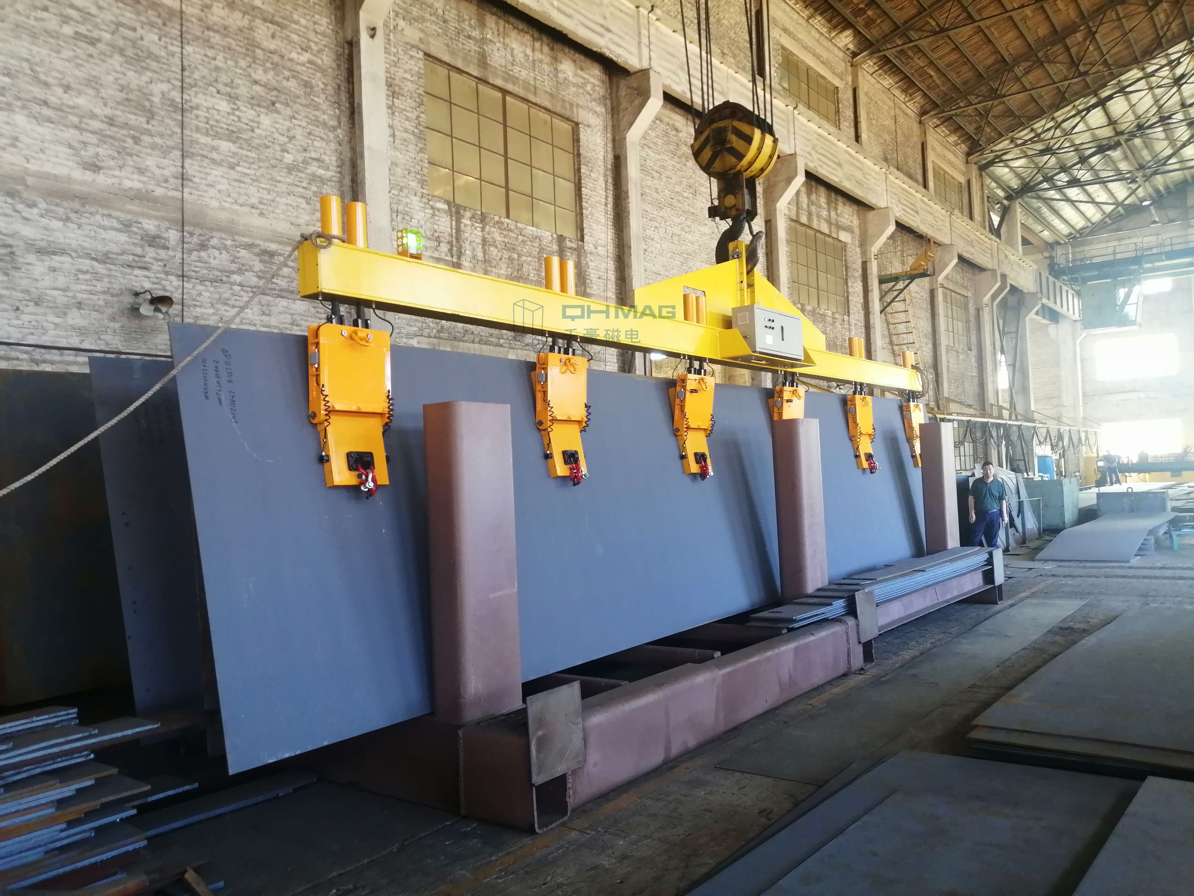 豎著吊鋼板，側(cè)吊鋼板，千豪電永磁吊具
